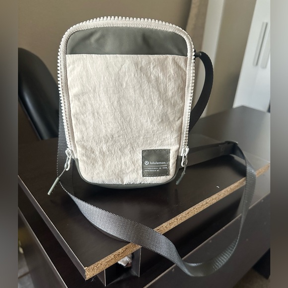 lululemon athletica green olive and Cream Messenger Bag - Picture 1 of 7